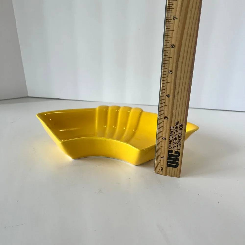 Vintage California USA L61‎ Yellow Fan Shell Shaped Pottery Dish Mid Century MCM